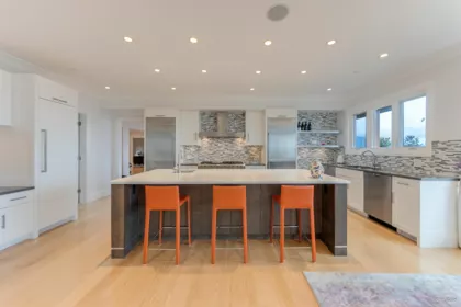 Breakfast Nook Photo of 1020 Eyremount Drive, West Vancouver, BC