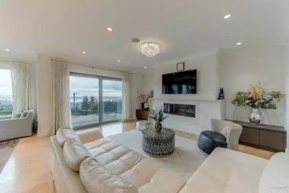 1020 Eyremount Drive, West Vancouver, BC