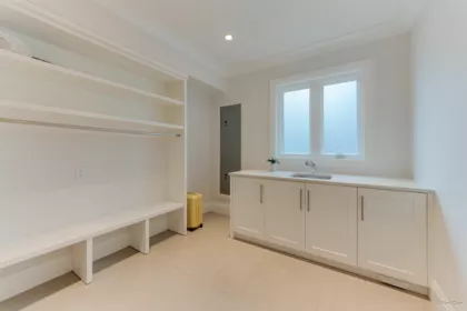 Mudroom Photo of 1020 Eyremount Drive, West Vancouver, BC