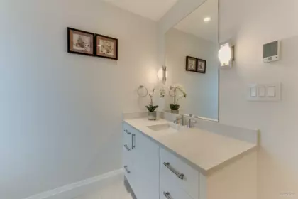 Walk-In Closet Photo of 1020 Eyremount Drive, West Vancouver, BC