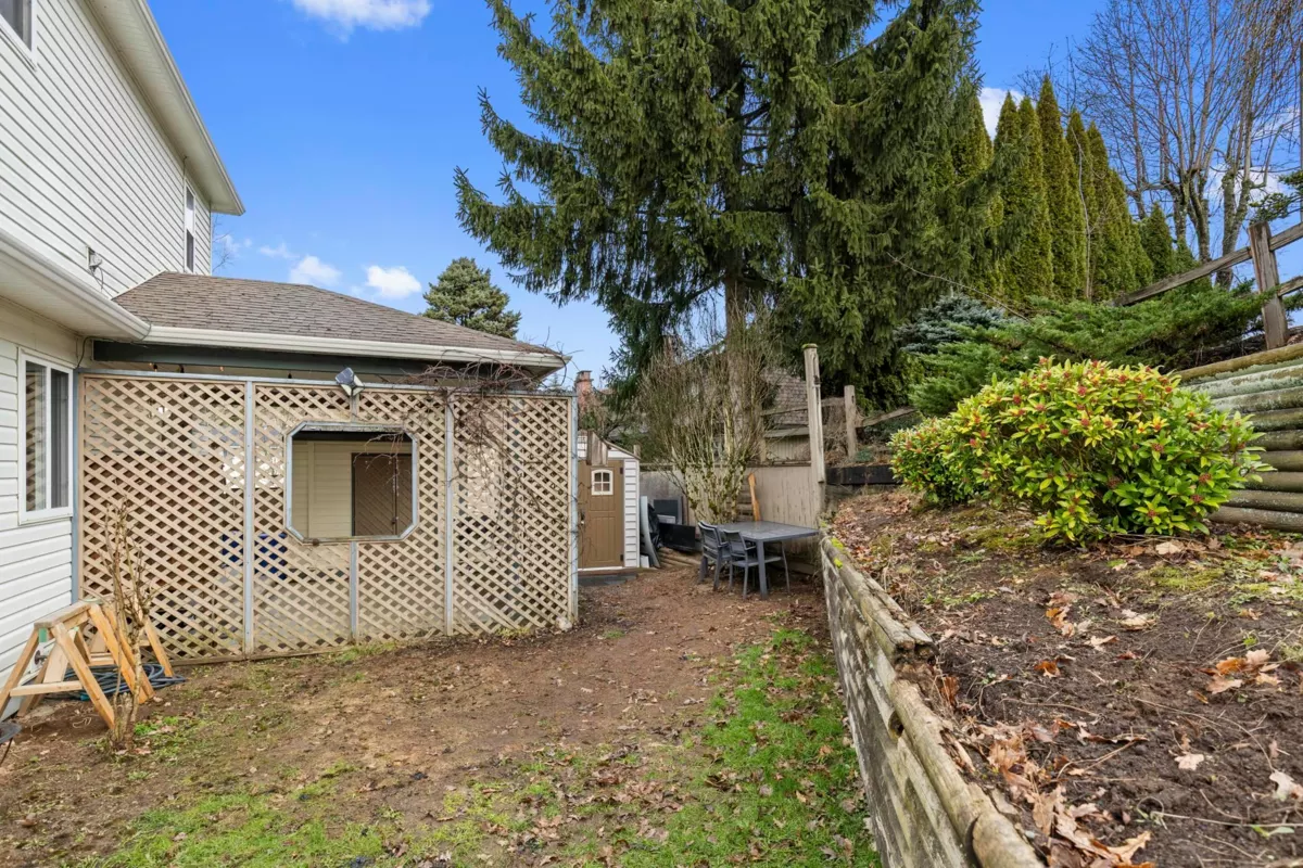 Garden / Landscaping Photo of 7800 Deerfield Street, Mission, BC