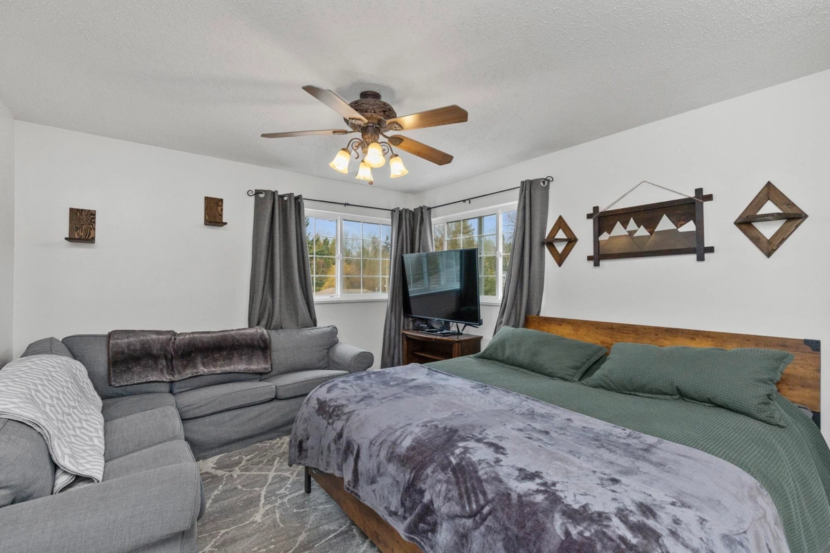 Laundry Room Photo of 7800 Deerfield Street, Mission, BC