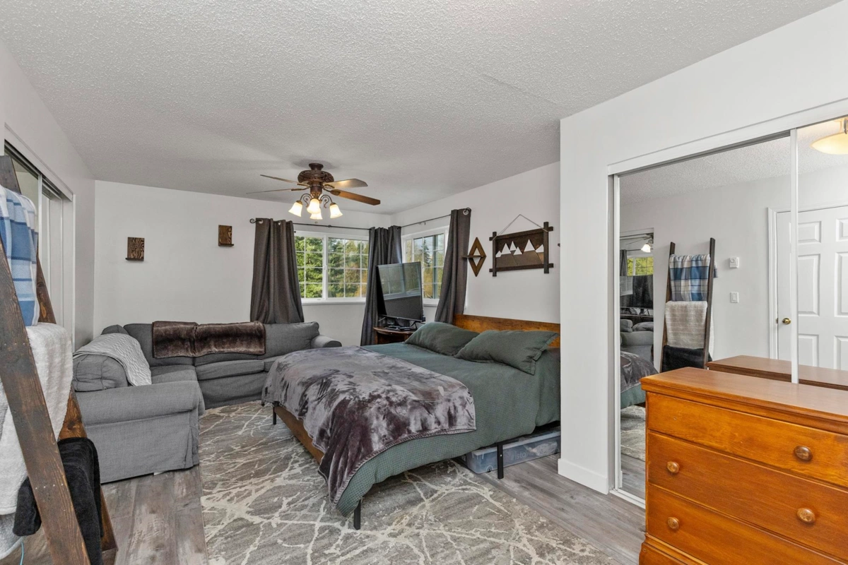 Mudroom Photo of 7800 Deerfield Street, Mission, BC