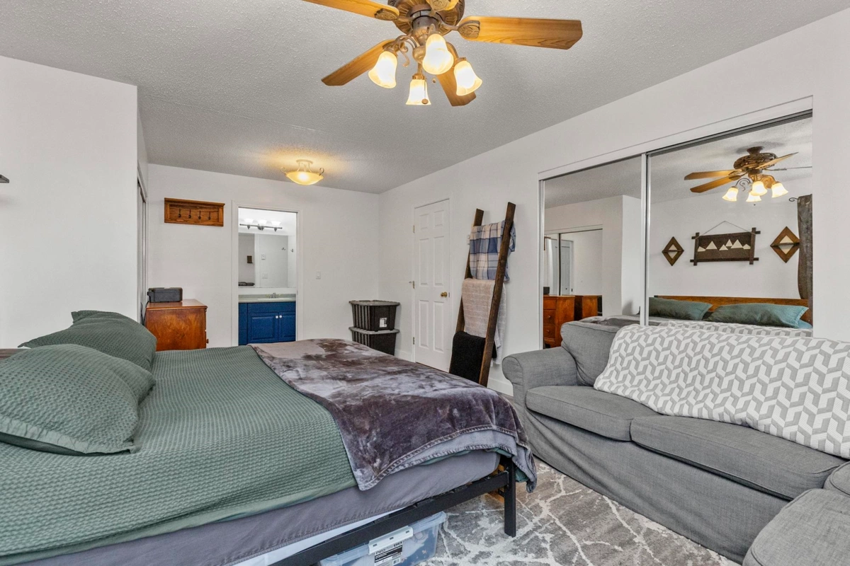 Staircase Photo of 7800 Deerfield Street, Mission, BC