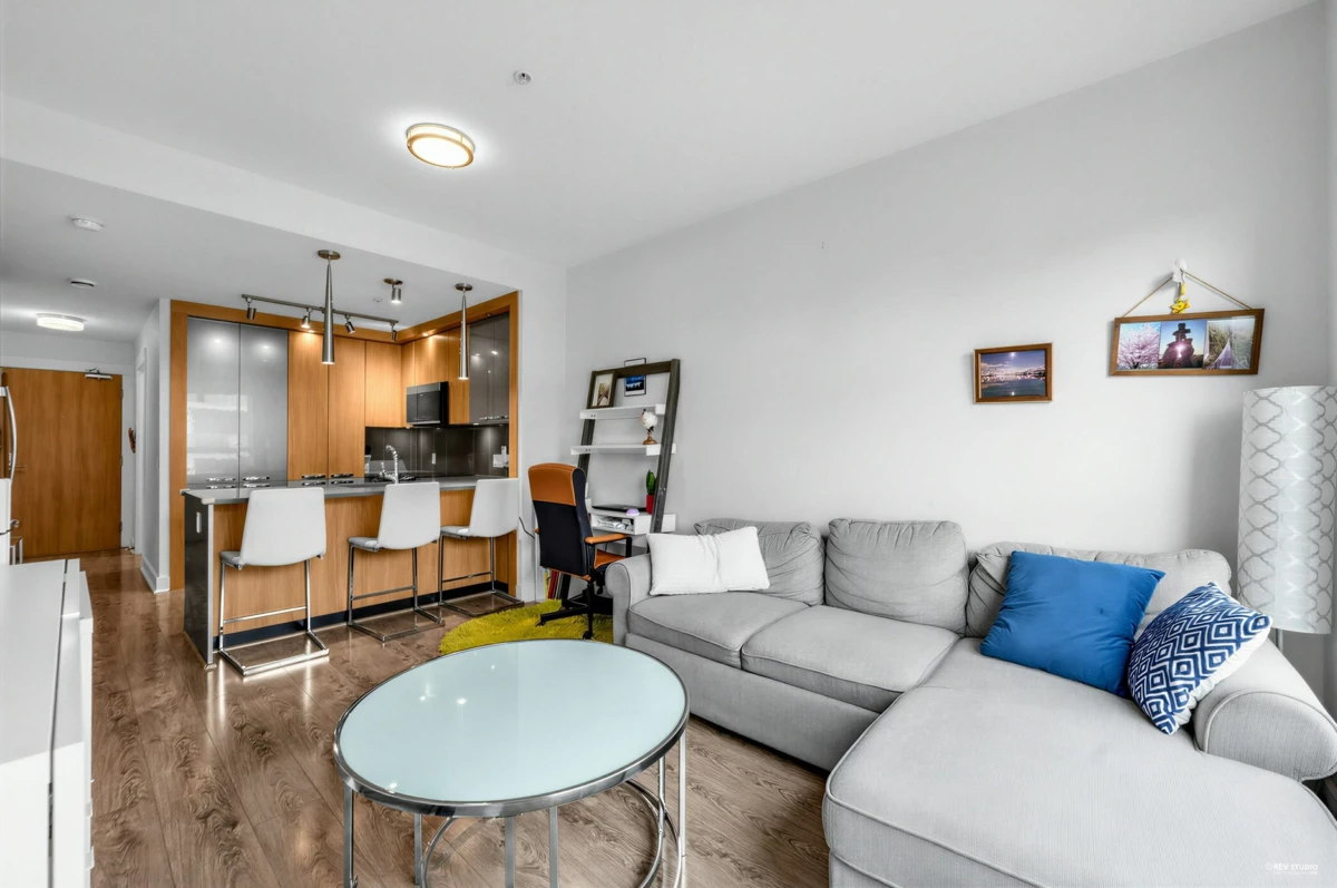 Dining Area Photo of 307 733 W 14 Street, North Vancouver, BC
