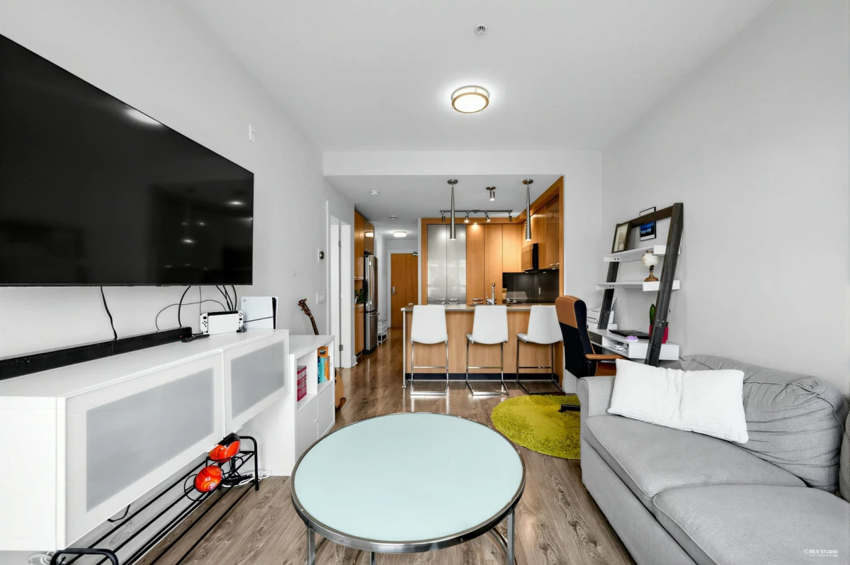 Family Room Photo of 307 733 W 14 Street, North Vancouver, BC