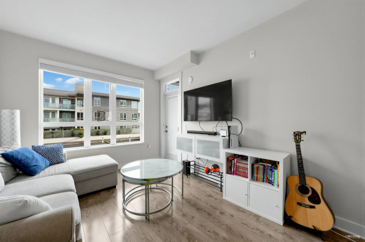 Kitchen Photo of 307 733 W 14 Street, North Vancouver, BC