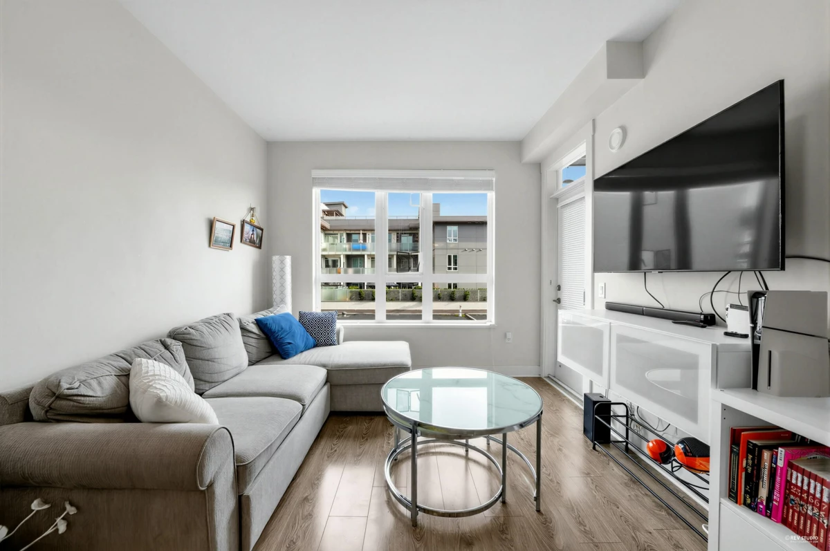 Living Room Photo of 307 733 W 14 Street, North Vancouver, BC