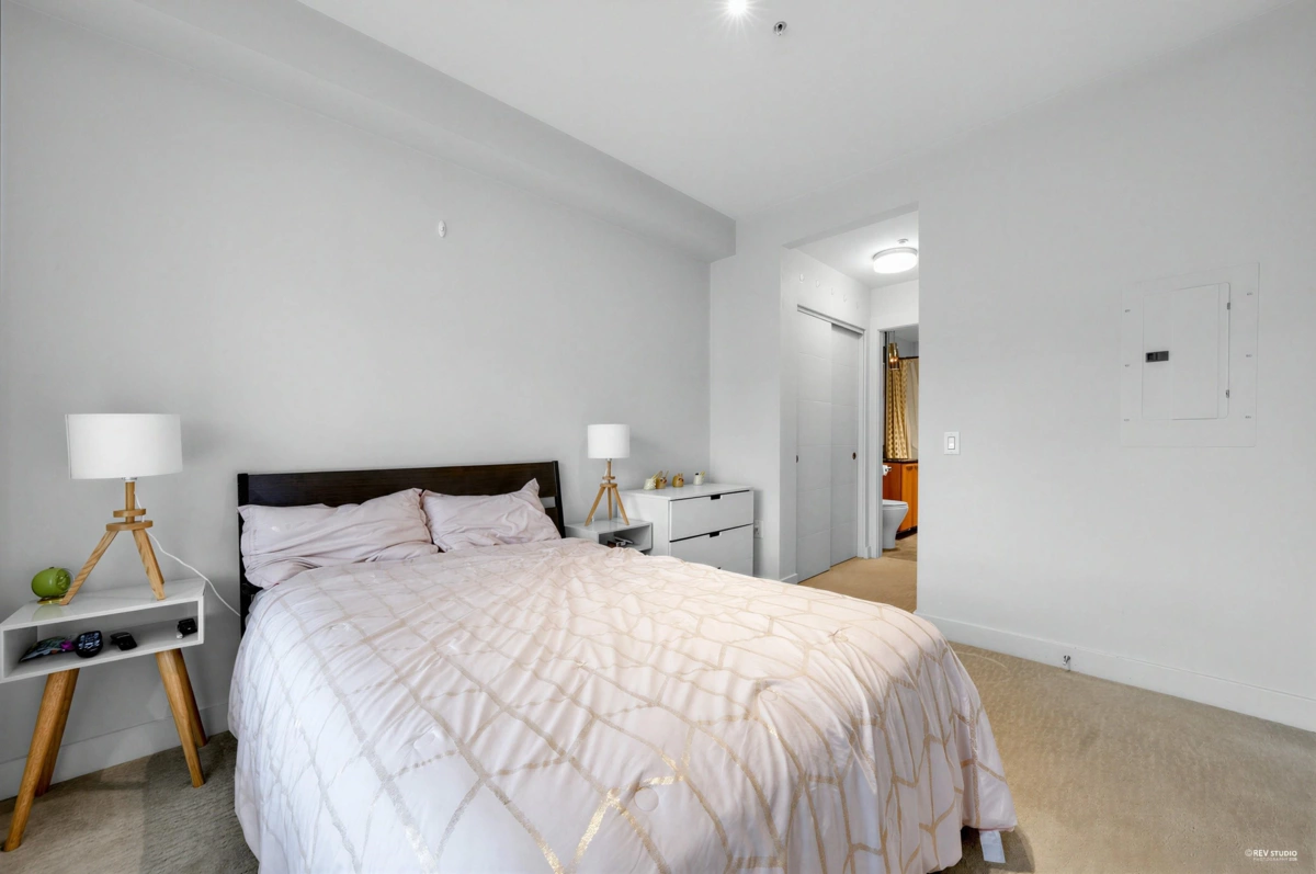 Walk-In Closet Photo of 307 733 W 14 Street, North Vancouver, BC