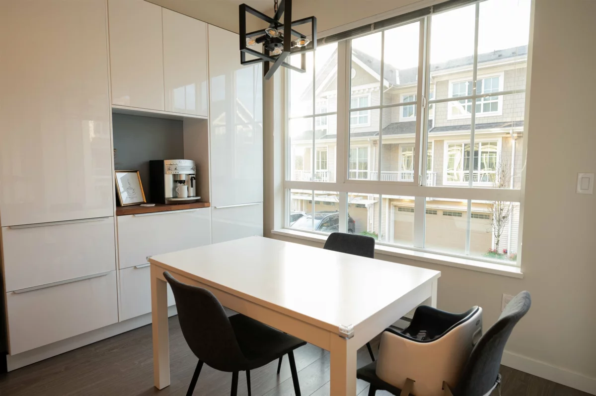 Dining Area Photo of 45 5510 Admiral Way, Delta, BC