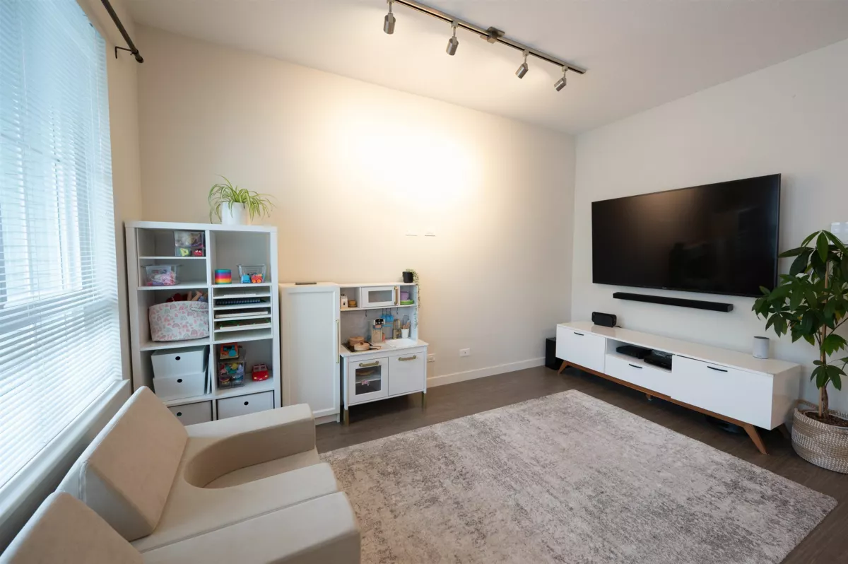 Living Room Photo of 45 5510 Admiral Way, Delta, BC