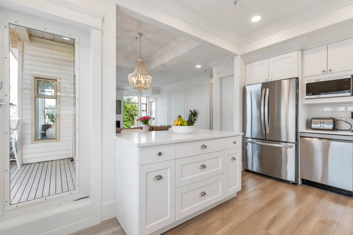 Guest Bathroom Photo of 301 1118 55 Street, Delta, BC