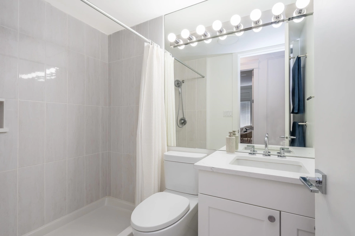 Hot Tub / Spa Photo of 301 1118 55 Street, Delta, BC