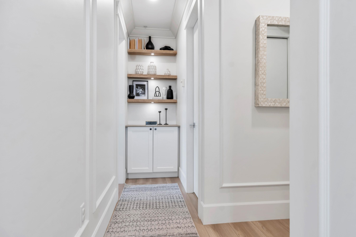 Mudroom Photo of 301 1118 55 Street, Delta, BC