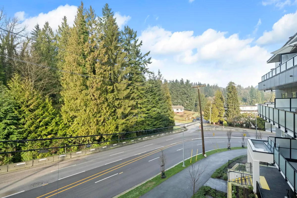 Basement Recreation Room Photo of 220 2002 St. George Street, Port Moody, BC