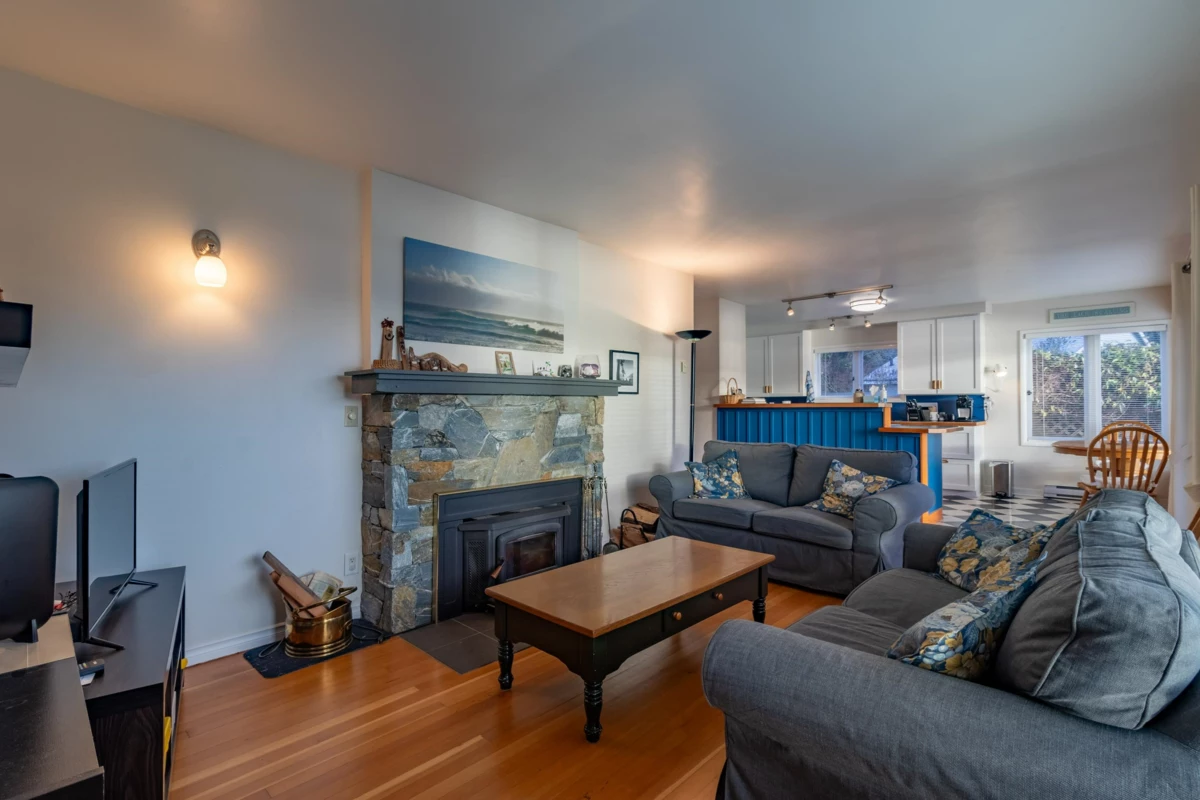 Entry Foyer Photo of 73 Madrona Road, Galiano Island, BC