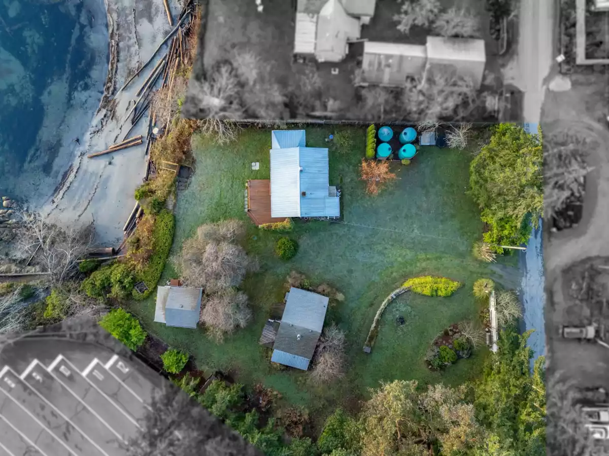 Walk-In Closet Photo of 73 Madrona Road, Galiano Island, BC