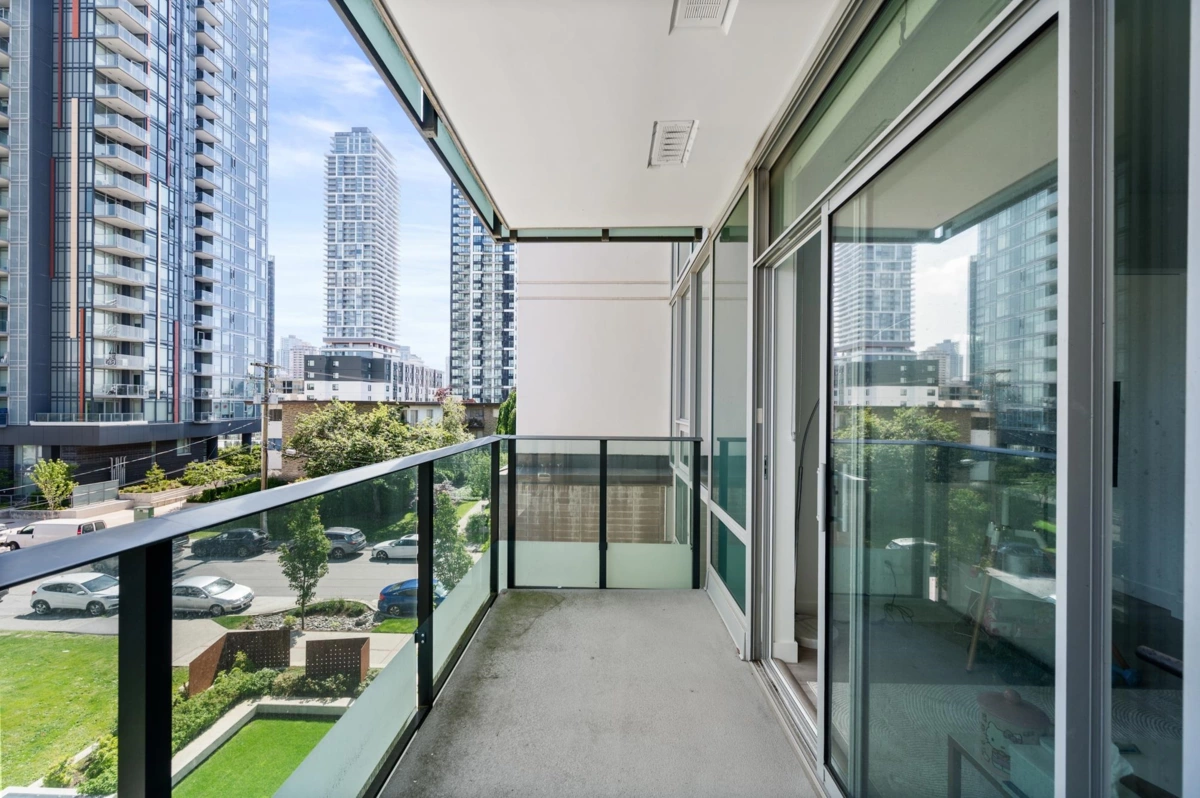 Walk-In Closet Photo of 401 6463 Silver Avenue, Burnaby, BC
