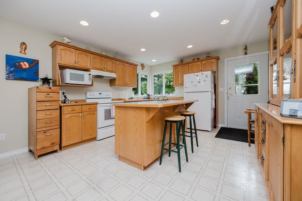 Breakfast Nook Photo of 5809 Anchor Road, Sechelt, BC