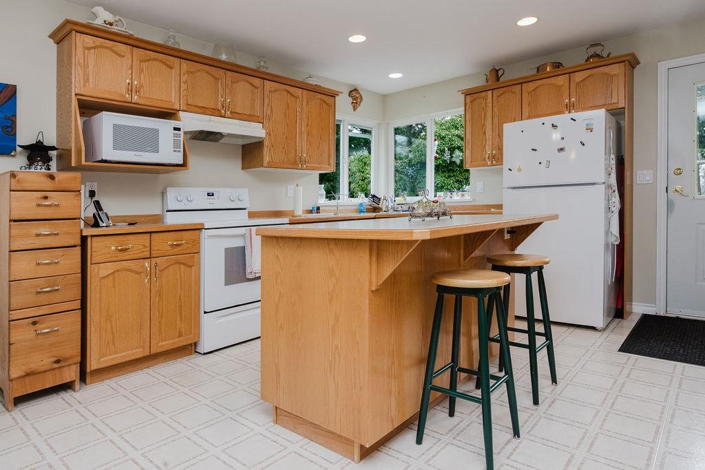 Dining Area Photo of 5809 Anchor Road, Sechelt, BC