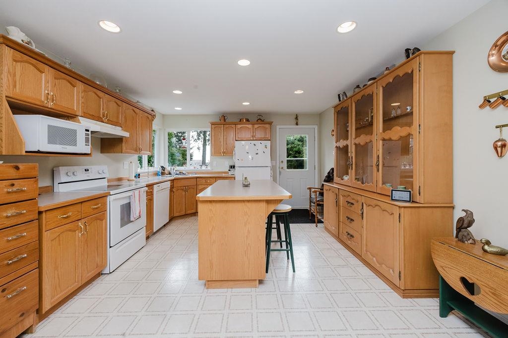 Family Room Photo of 5809 Anchor Road, Sechelt, BC