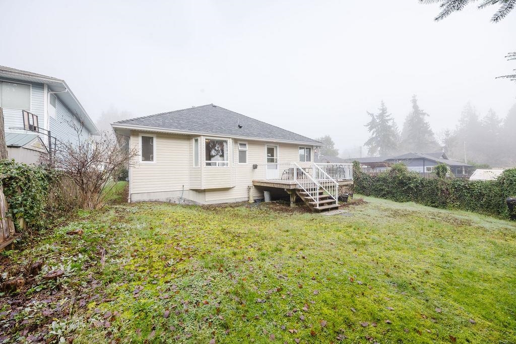 Garden / Landscaping Photo of 5809 Anchor Road, Sechelt, BC