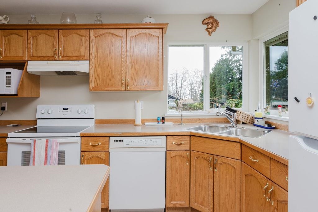 Kitchen Photo of 5809 Anchor Road, Sechelt, BC