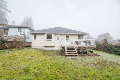 5809 Anchor Road, Sechelt, BC, Sechelt — Single Family Residence for sale
