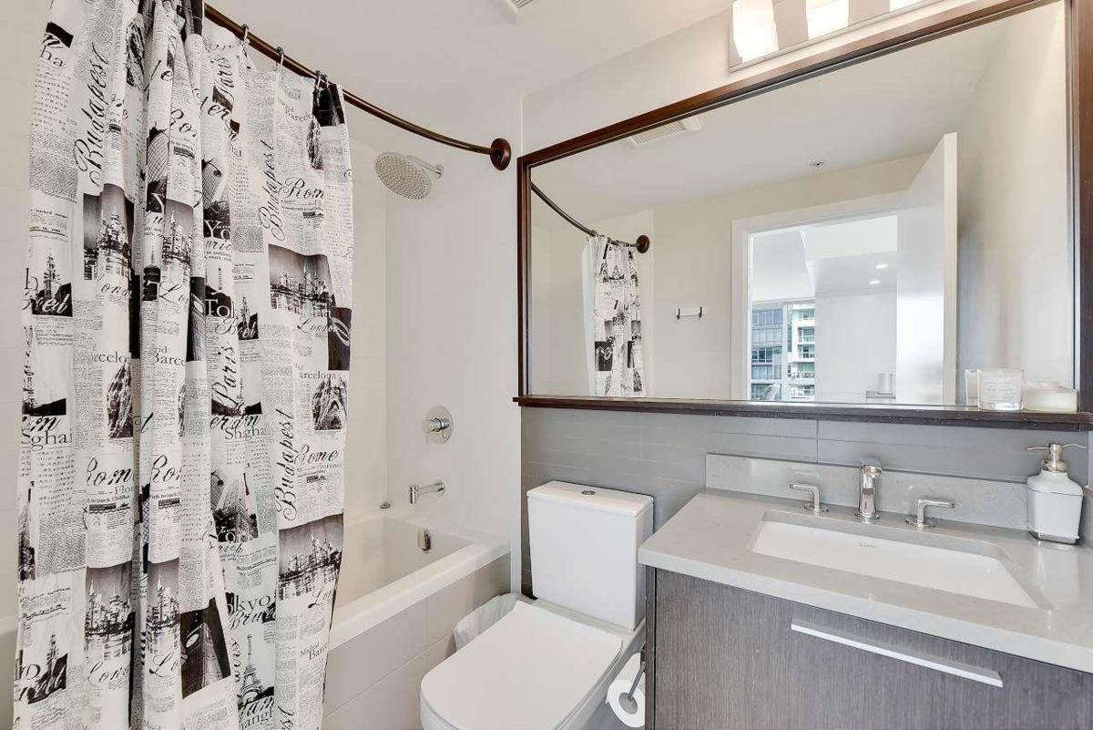 Entry Foyer Photo of 3207 2975 Atlantic Avenue, Coquitlam, BC