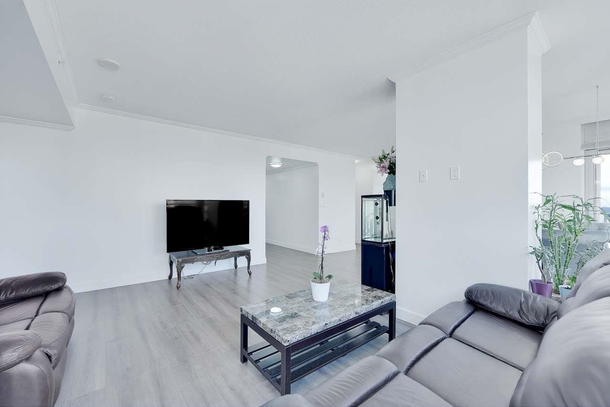 Kitchen Photo of 3207 2975 Atlantic Avenue, Coquitlam, BC