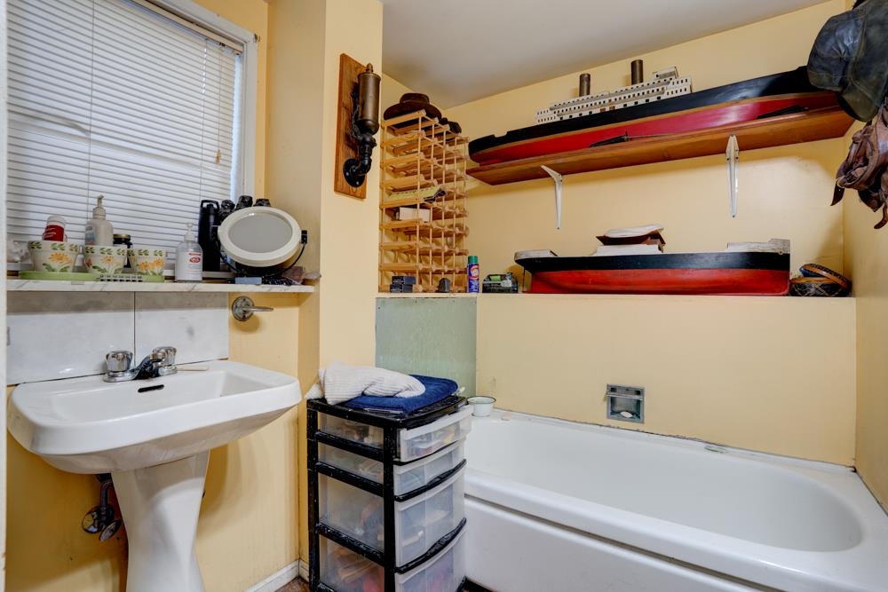 Guest Bathroom Photo of 1827 Harbour Street, Port Coquitlam, BC