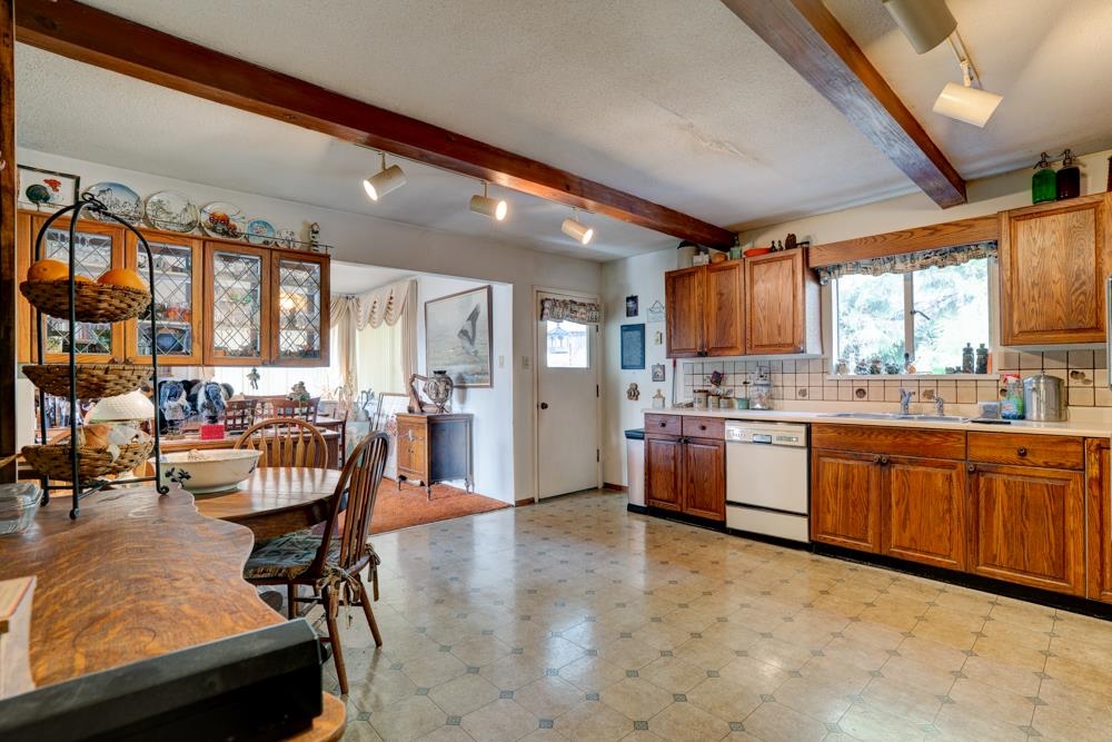 Primary Bathroom Photo of 1827 Harbour Street, Port Coquitlam, BC