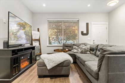 Kitchen Photo of 40 6895 188 Street, Surrey, BC
