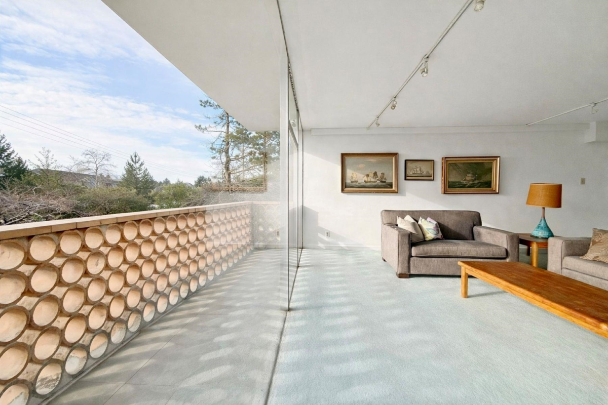 Breakfast Nook Photo of 105 2135 Argyle Avenue, West Vancouver, BC