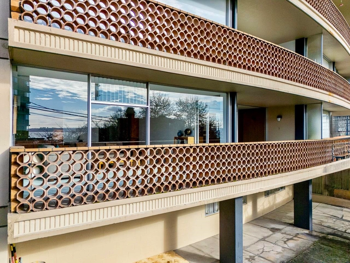 Dining Area Photo of 105 2135 Argyle Avenue, West Vancouver, BC
