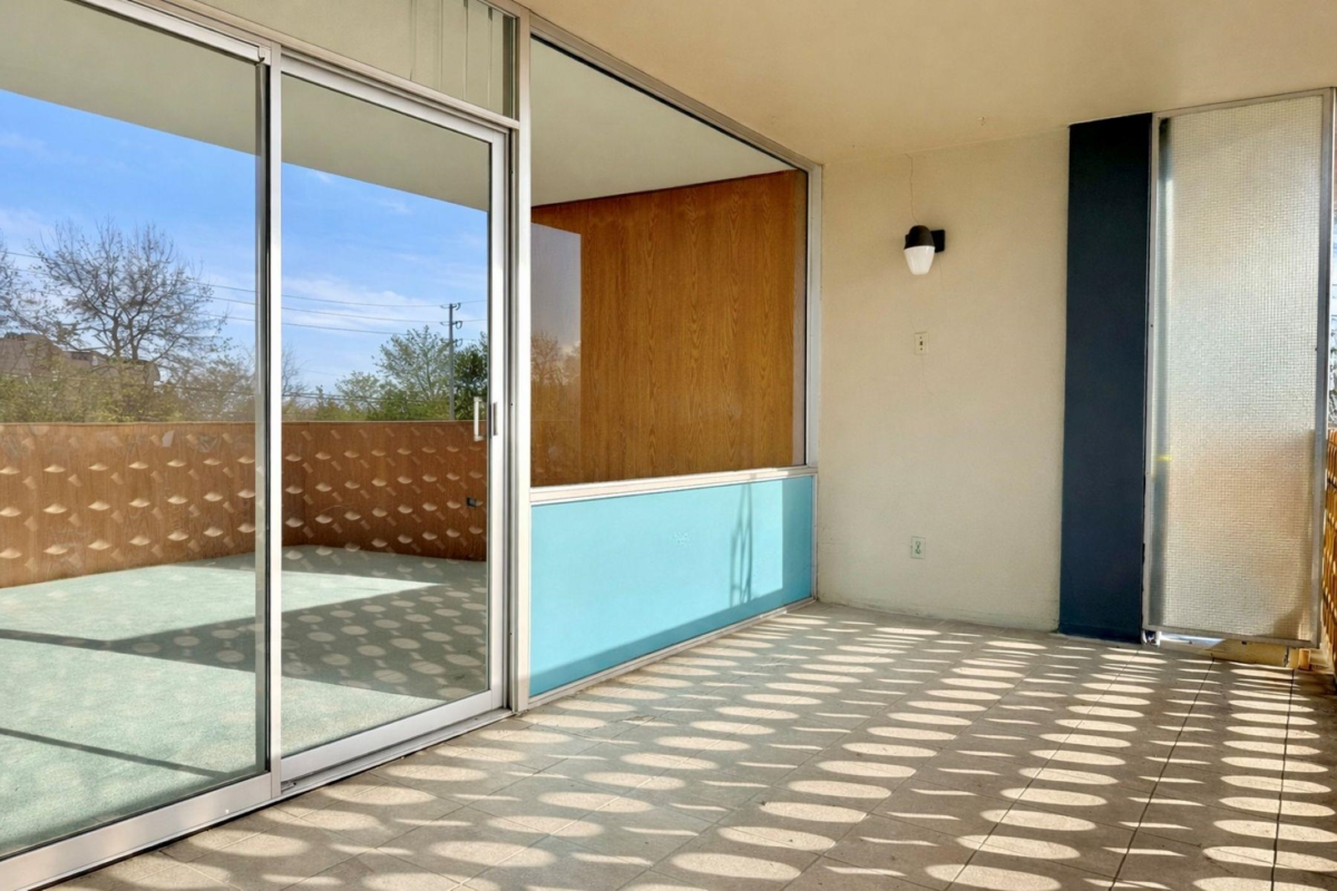 Guest Bathroom Photo of 105 2135 Argyle Avenue, West Vancouver, BC