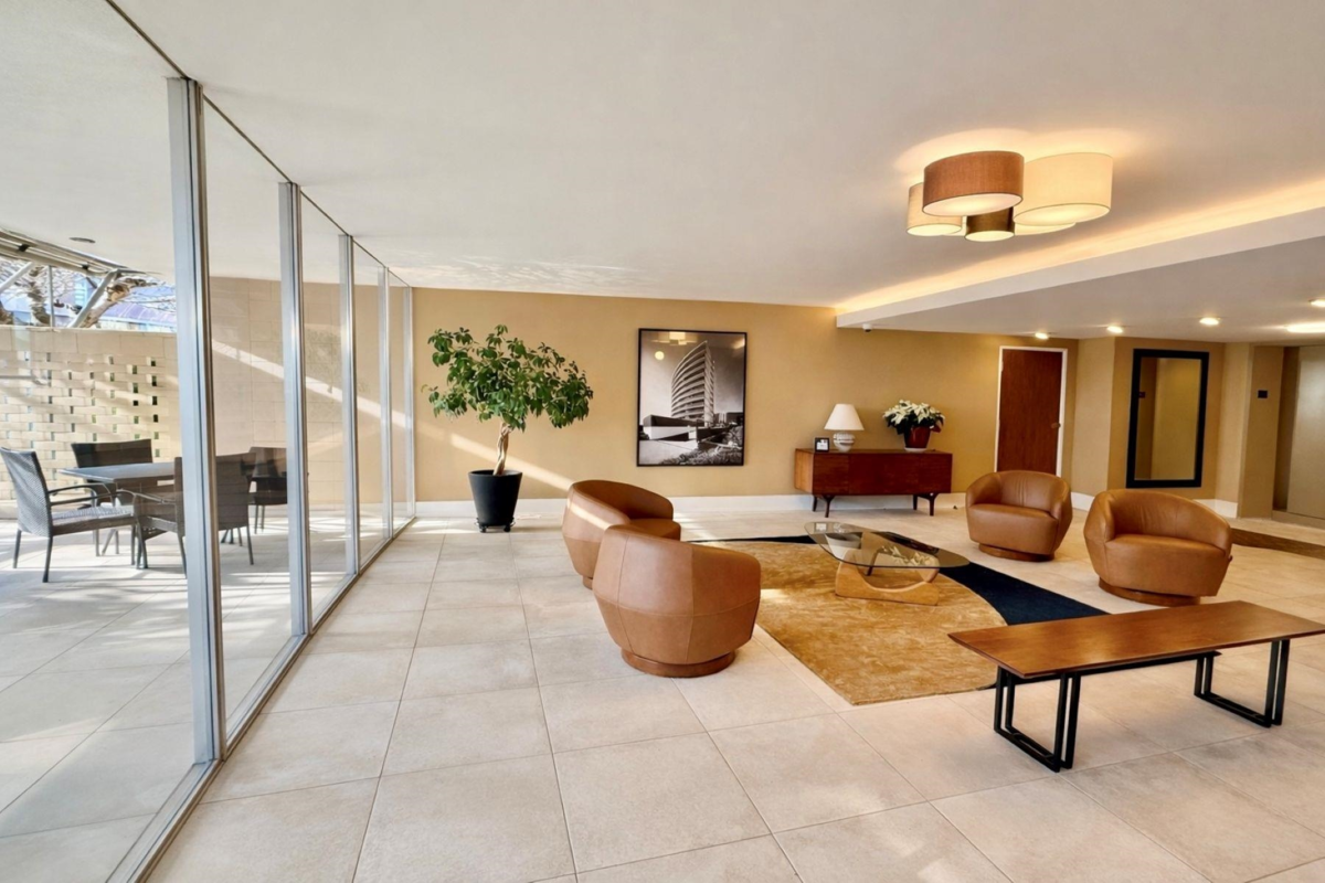 Hallway Photo of 105 2135 Argyle Avenue, West Vancouver, BC