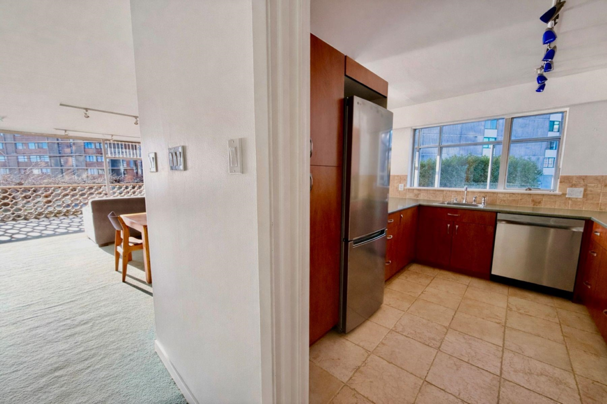 Loft / Bonus Room Photo of 105 2135 Argyle Avenue, West Vancouver, BC