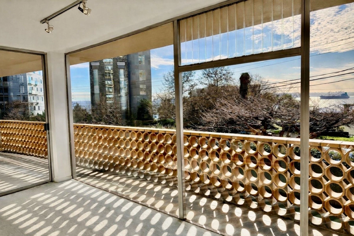 Mudroom Photo of 105 2135 Argyle Avenue, West Vancouver, BC