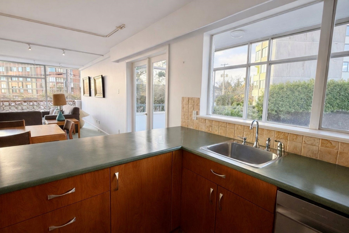 Office / Den Photo of 105 2135 Argyle Avenue, West Vancouver, BC