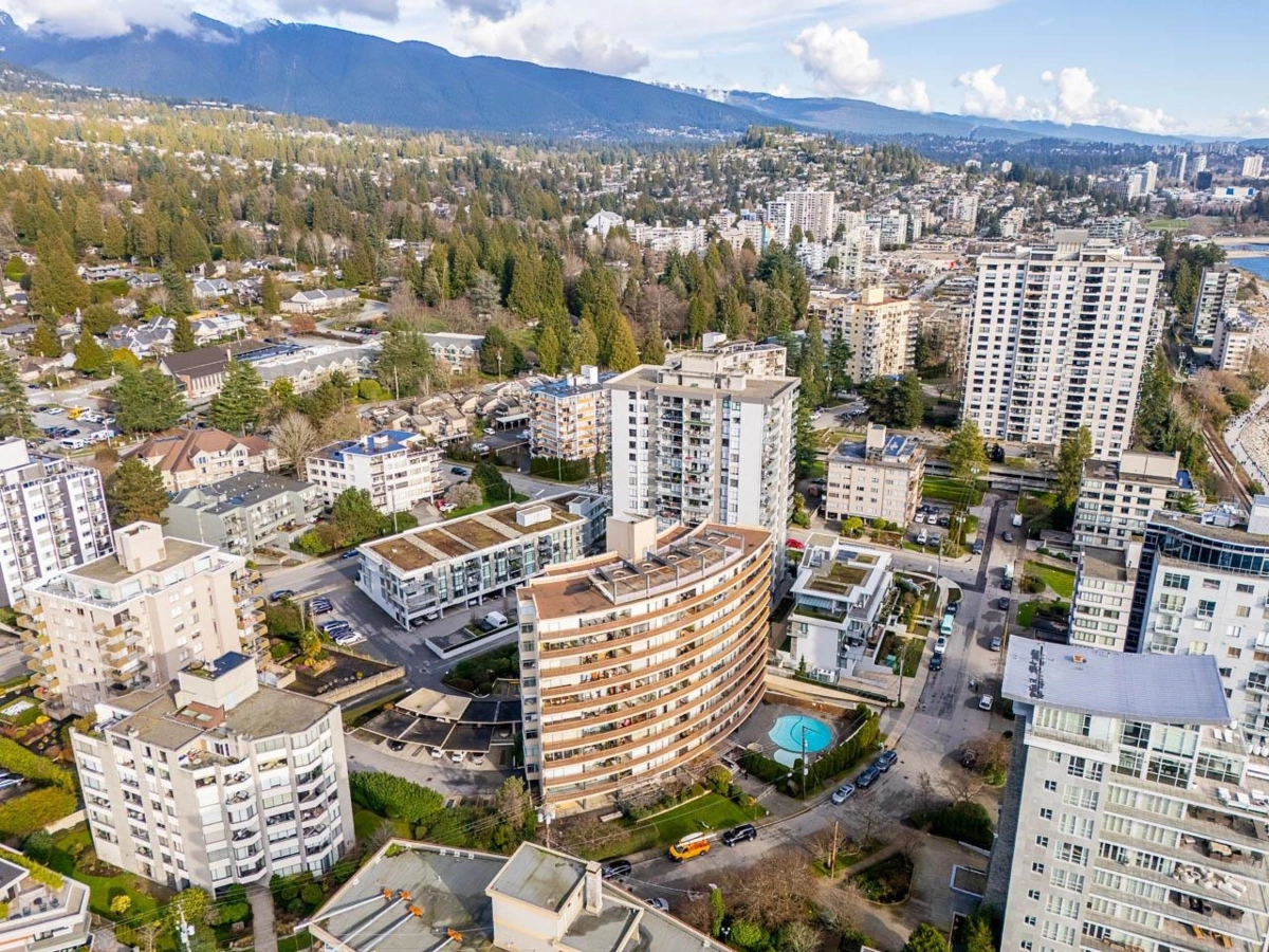 Outdoor Deck Photo of 105 2135 Argyle Avenue, West Vancouver, BC