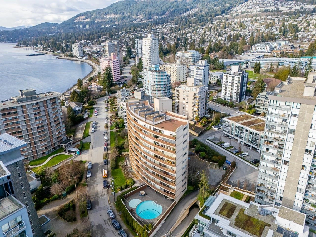 Outdoor Patio Photo of 105 2135 Argyle Avenue, West Vancouver, BC