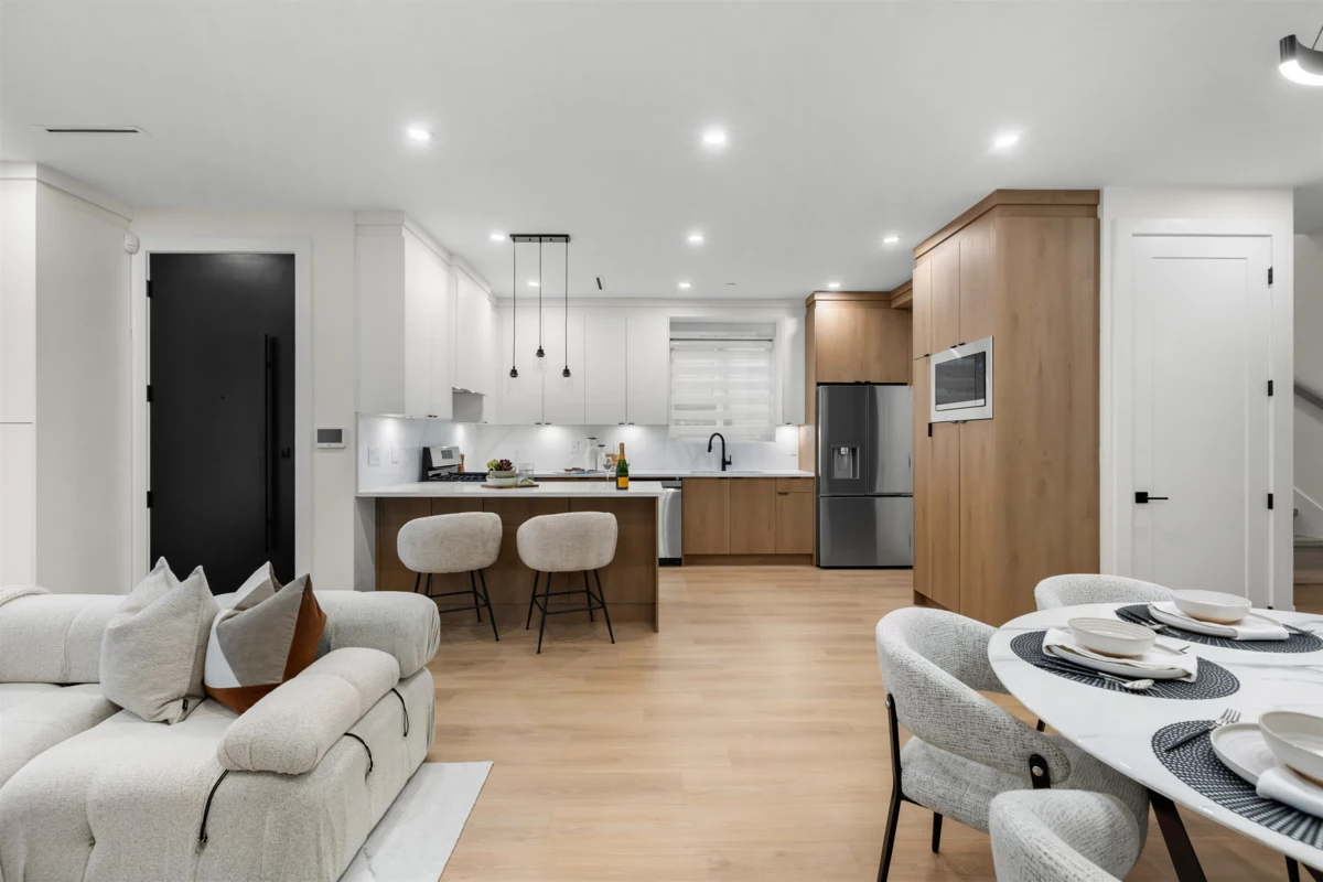 Breakfast Nook Photo of 3 435 E 47th Avenue, Vancouver, BC