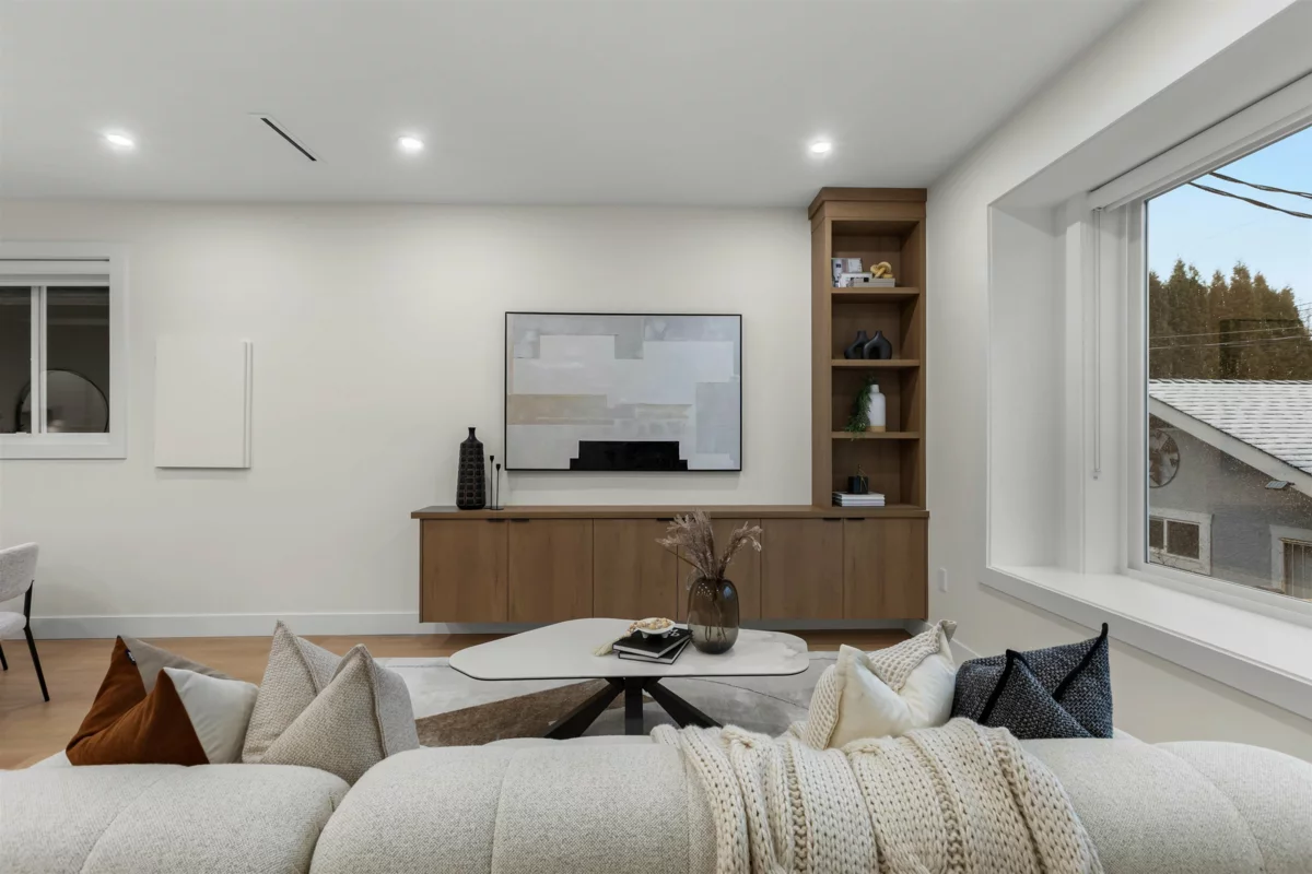 Family Room Photo of 3 435 E 47th Avenue, Vancouver, BC