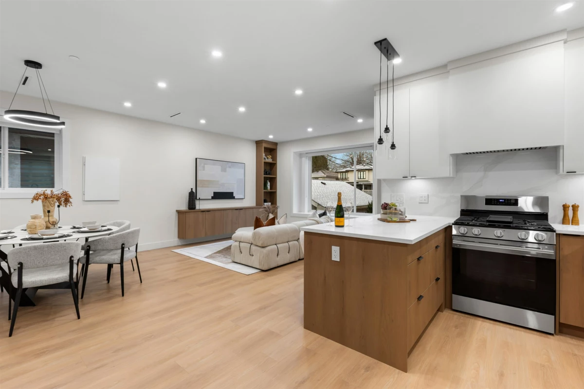 Kitchen Island Photo of 3 435 E 47th Avenue, Vancouver, BC
