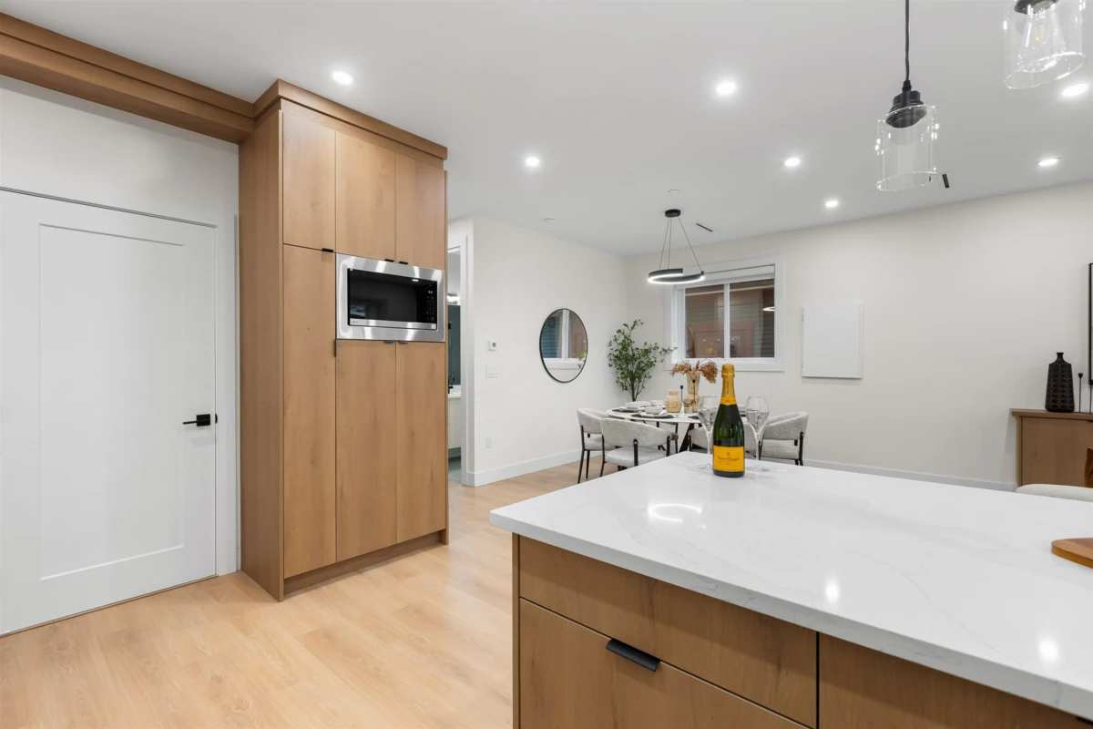 Kitchen Photo of 3 435 E 47th Avenue, Vancouver, BC