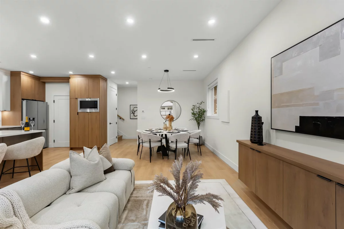 Living Room Photo of 3 435 E 47th Avenue, Vancouver, BC