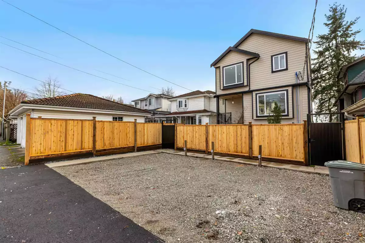 Powder Room Photo of 3 435 E 47th Avenue, Vancouver, BC