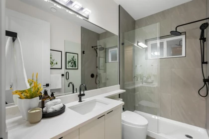Walk-In Closet Photo of 3 435 E 47th Avenue, Vancouver, BC