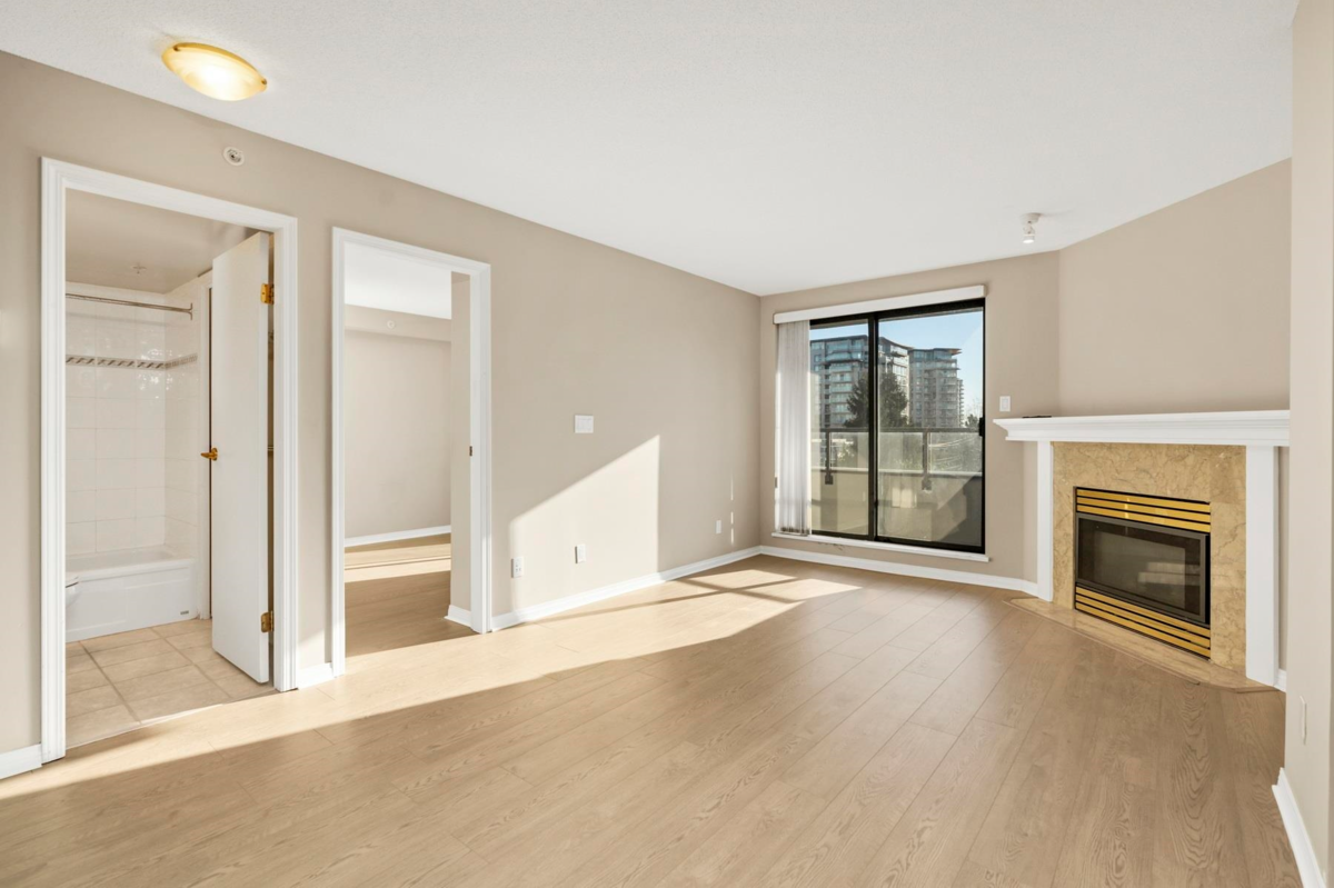 Dining Area Photo of 509 6611 Cooney Road, Richmond, BC